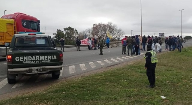 Coordinaron protestas en Santa Fe contra restricciones a la pesca y navegación