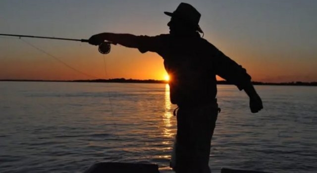 Pesca deportiva y comercial en Corrientes: no habrá veda total en el río Paraná