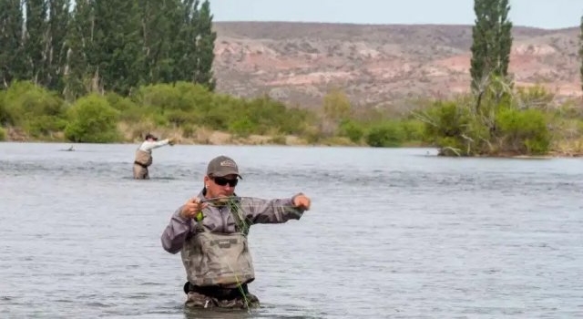 Pesca deportiva: se liberarán 150.000 alevines de trucha arco iris en Cipolletti