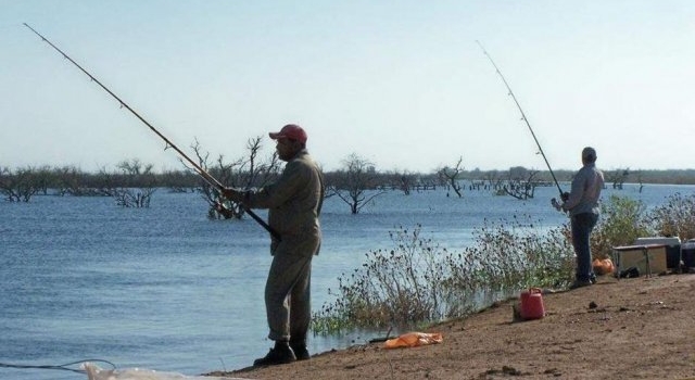 Seguirá vedada la pesca en la provincia por tiempo indeterminado