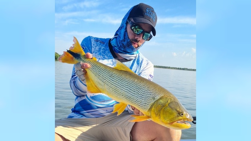 Ezequiel Fusero, pesca de dorados en Itá Ibaté, Corrientes