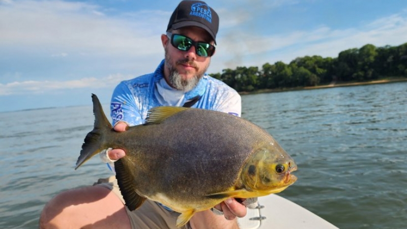 Ezequiel Fusero, pesca de Pacu en Itá Ibaté, Corrientes.