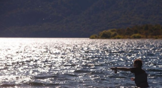 Cuáles son los lugares habilitados para pescar en Neuquén