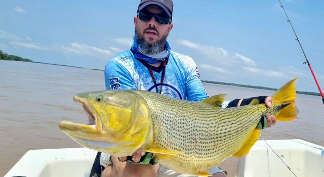 Ezequiel Fusero - Pesca de dorado en Empedrado, Corrientes