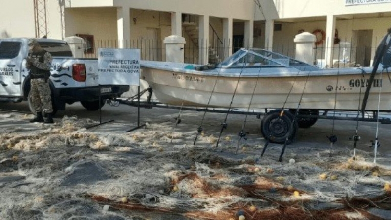 Operativo nocturno para custodiar un cardumen de dorados en el Paran&aacute;