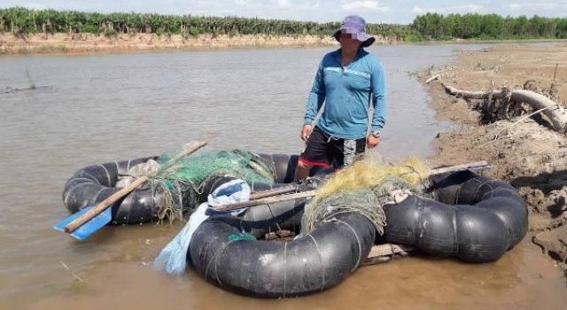 Pescadores sorprendidos redeando en el río Bermejo