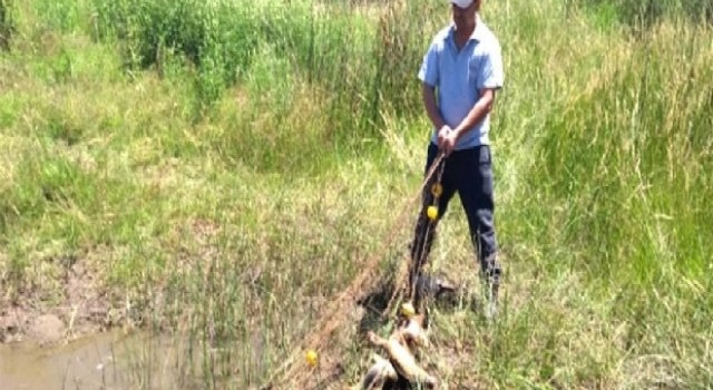 Pesca ilegal con redes en el Río Salado
