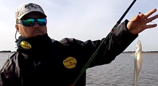 Pesca de pejerreyes en la Laguna Barrancas, muy cerca de La Plata